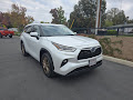 2023 Toyota Highlander Hybrid Bronze Edition