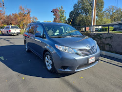 2017 Toyota Sienna LE Auto Access Seat